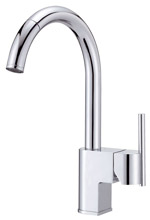 Danze Como pull-down kitchen faucet an image of the Danze Como pull-down kitchen faucet
