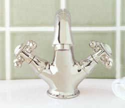 single hole lav faucet