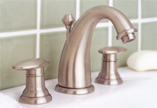 Series 800 Andorra widespread lav faucet