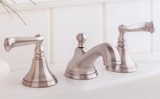 Series 400 Charlotte widespread lav faucet