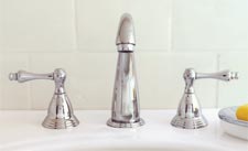 Series 200 Montreal widespread lav faucet