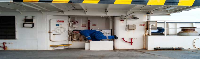 Basics of boat plumbing banner image