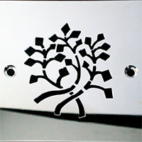 Leaf pattern square drain