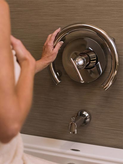 https://www.plumbingsupply.com/images/invisia-dual-purpose-grab-bar-accent-ring-chrome-in-use.jpg