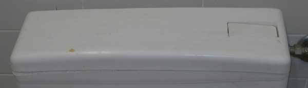 France toilet tank lid with button on right