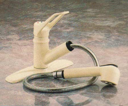 Valley pull-out spray head faucet