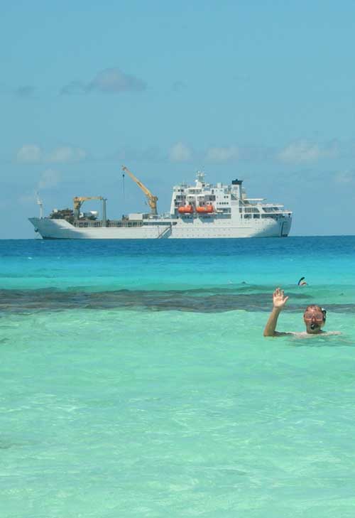 Vic snorkeling Fakarava Tuamotu